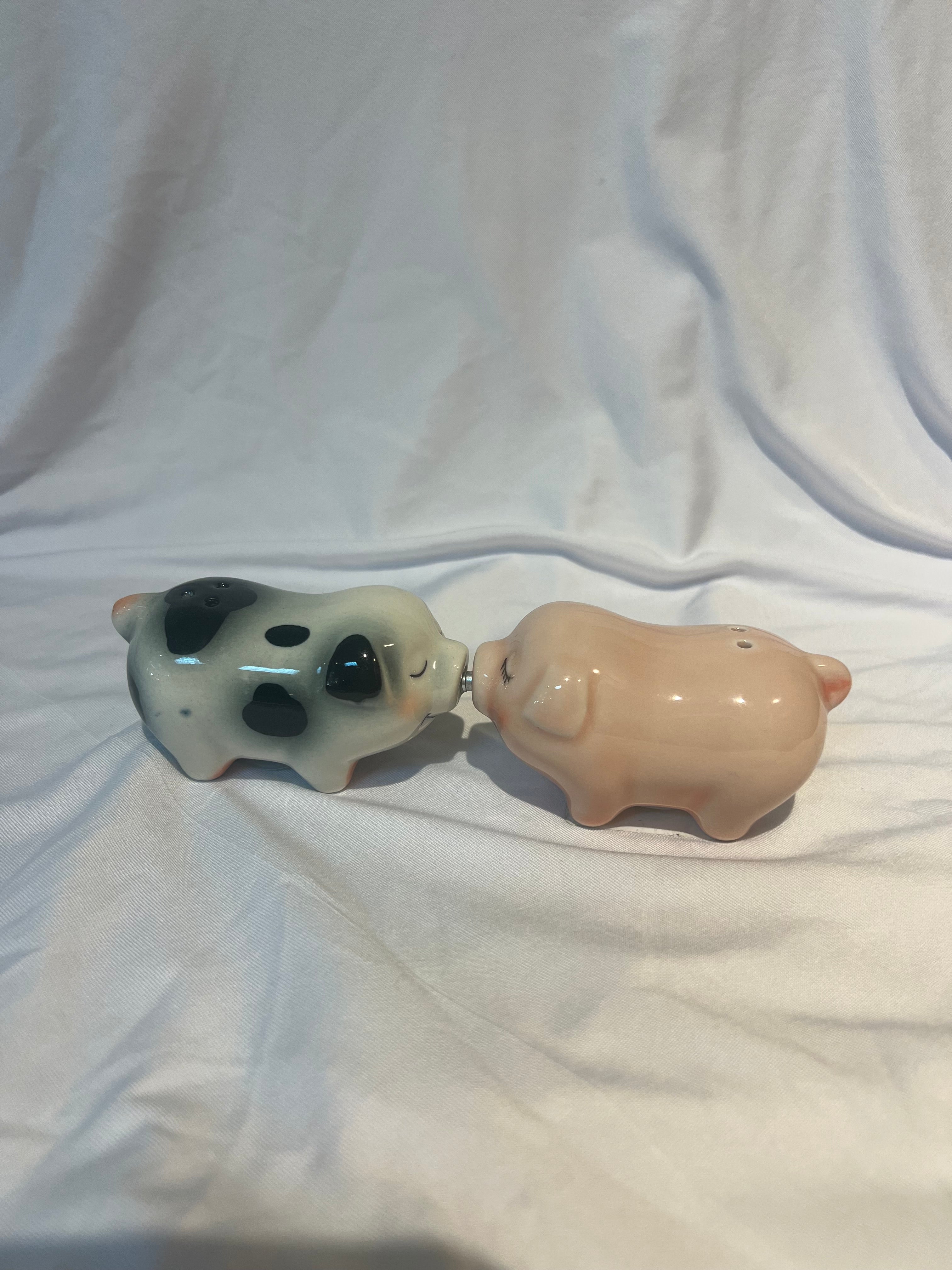 Kissing Pigs Salt and Pepper Shaker